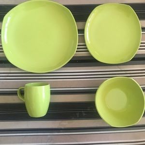 Dansk 4 piece dinner setting green apple